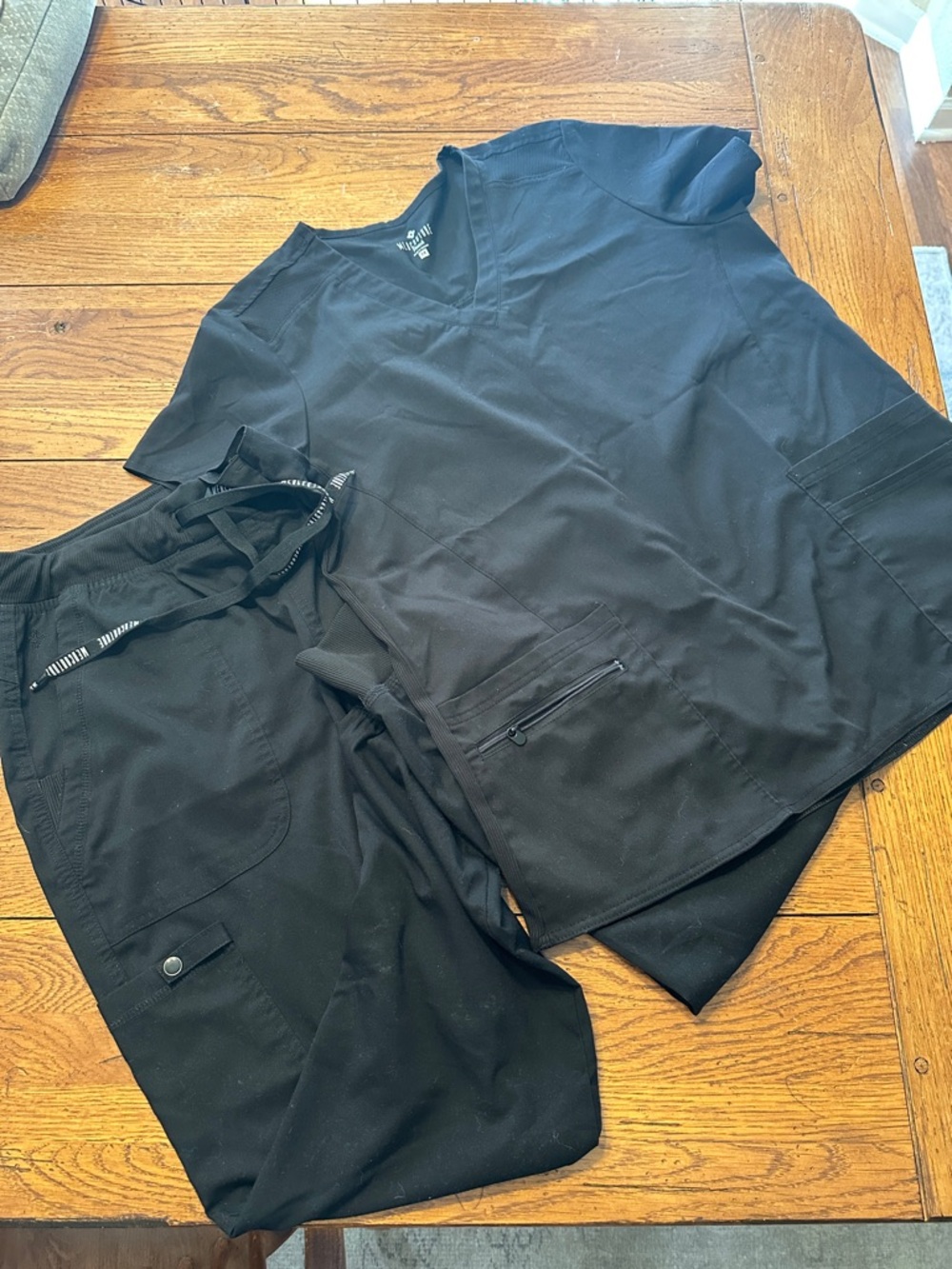 Med Couture black  Scrub Set - V-Neck Top & Drawstring joggers Pants
